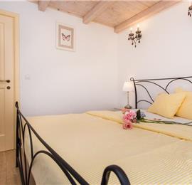 5 Bedroom Villa with Pool and Countryside Views near Malinska, Sleeps 10-11